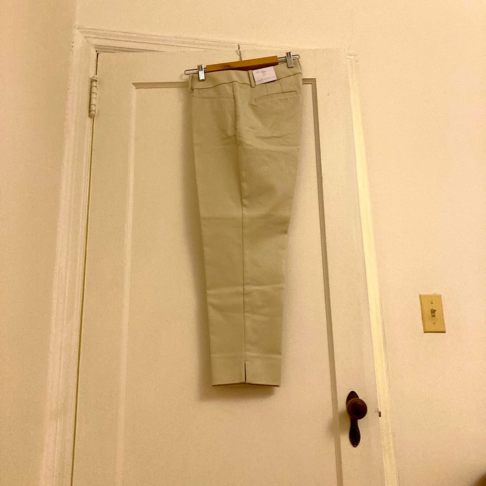 Loft Riviera Curvy khaki crops